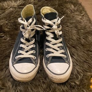 woman’s size 8 converse